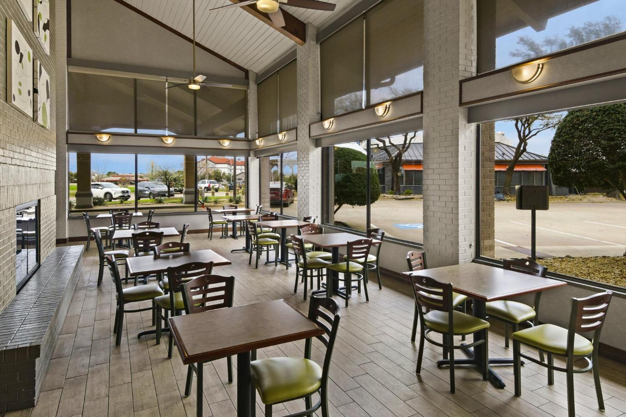 Red Roof Inn & Suites Irving - Dfw Airport South Exterior foto